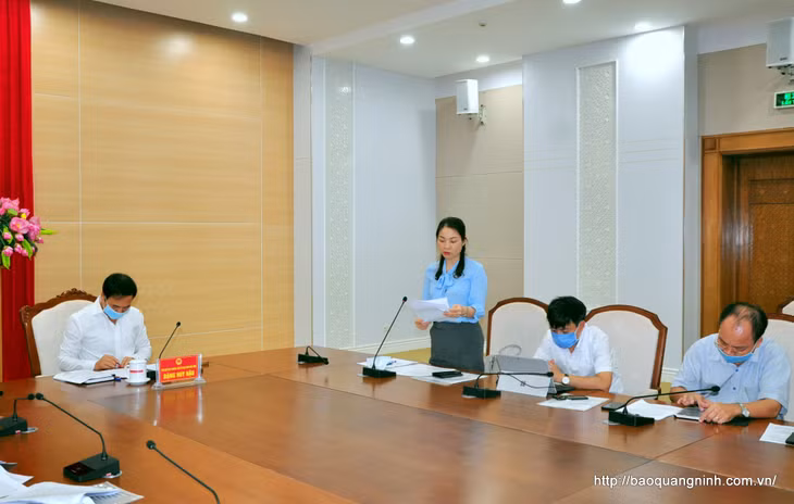 Lãnh đạo Sở GD&ĐT báo cáo nhanh các kết quả của kỳ thi tốt nghiệp THPT năm 2020, cụm thi tỉnh Quảng Ninh.
