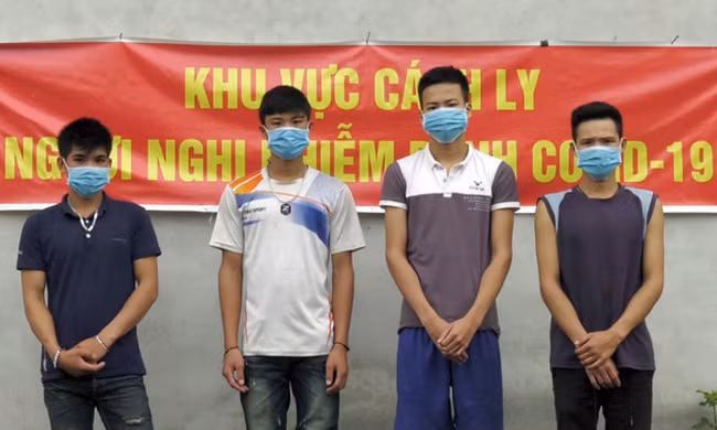 4 đối tượng quốc tịch Lào vượt biên giới vào Việt Nam để sang nước thứ ba (Ảnh: Báo Lào Cai)