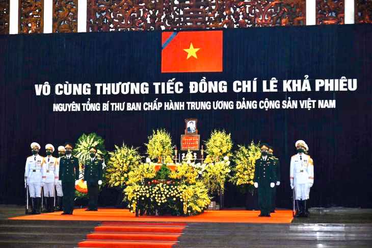 Linh cữu nguyên Tổng Bí thư Lê Khả Phiêu được quàn tại Nhà tang lễ quốc gia, số 5 Trần Thánh Tông, Hà Nội. Ảnh: VGP/Đoàn Bắc