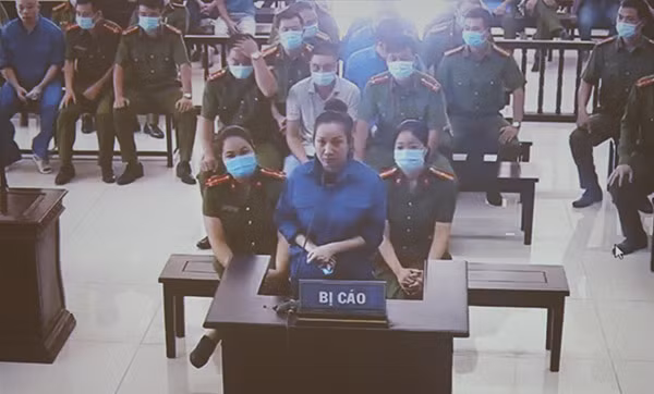 Bị cáo Dương (vợ Đường).