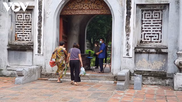 Chỉ có lác đác vài người đến trong sáng 20/8.