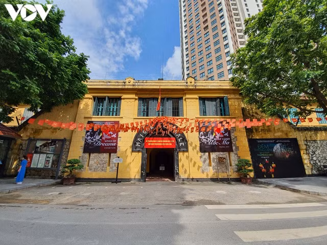 Nhà tù Hỏa Lò vắng hoe