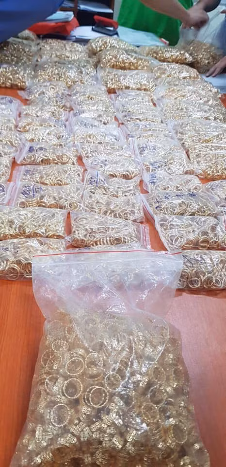 Số vàng giả thu giữ được.