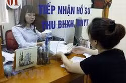 Người làm việc theo hợp đồng lao động từ 1 tháng trở lên thuộc đối tượng tham gia BHXH bắt buộc