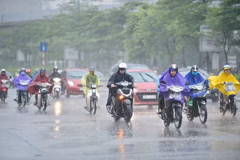 Ngày 14/8, 3 miền tiếp tục nhiều mây, có mưa dào và dông rải rác. (Ảnh minh họa: KT)