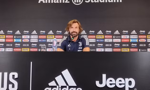  HLV Andrea Pirlo trong buổi họp báo đầu tiên tại Juventus.