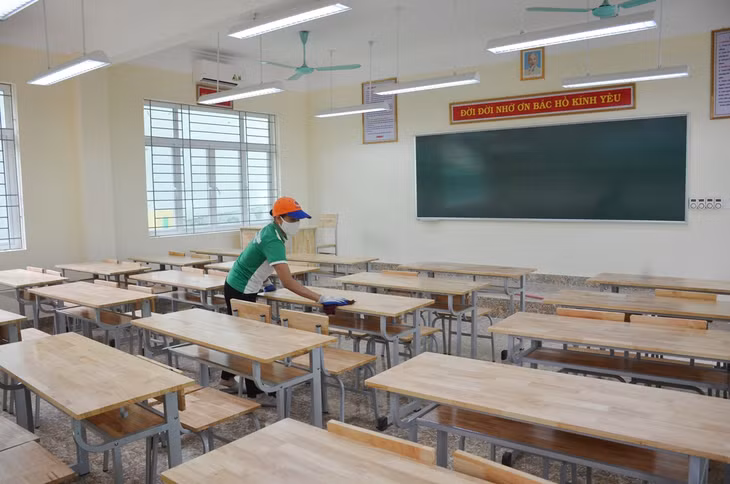  Các phòng học của Trường THCS Trần Quốc Toản được lau dọn sạch sẽ, chuẩn bị đón học sinh vào năm học mới.