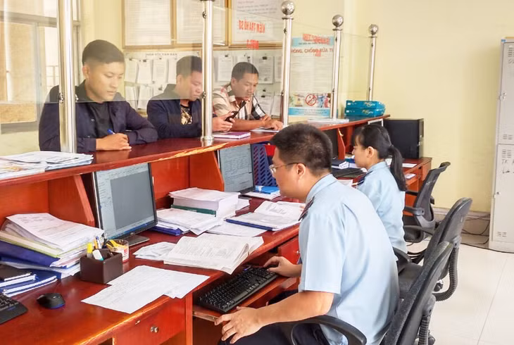 Hoạt động nghiệp vụ của cán bộ Chi cục Hải Quan cửa khẩu Hoành Mô.