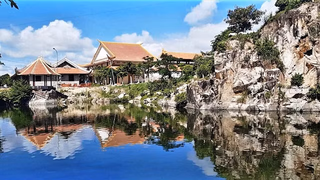 Các công trình đang gấp rút hoàn thành để phục vụ du khách và phật tử khắp nơi