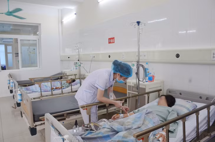  Điều trị cho bệnh nhân ung thư tại Trung tâm Ung bướu, Bệnh viện Bãi Cháy.