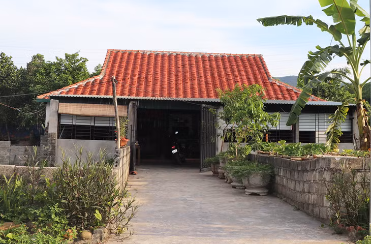Một ngôi nhà tại xã Bằng Cả (TP Hạ Long) được phục dựng theo kiến trúc nhà truyền thống người Dao.