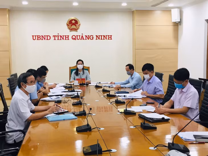 Quang cảnh buổi làm việc