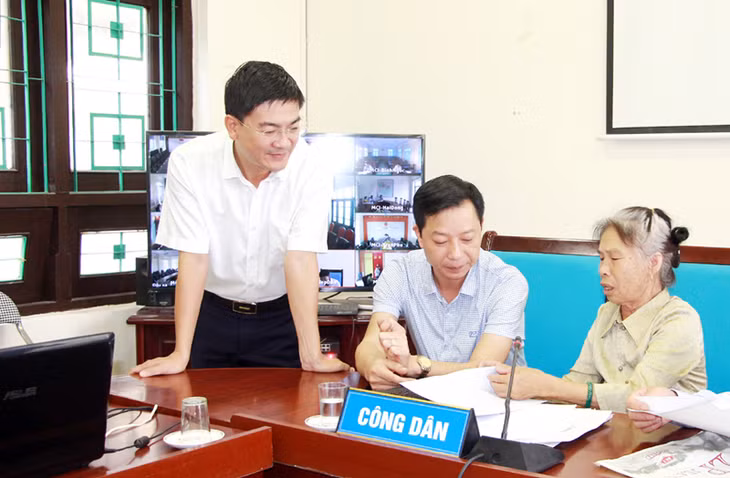 Lãnh đạo TP Móng Cái đối thoại trực tiếp với người dân.