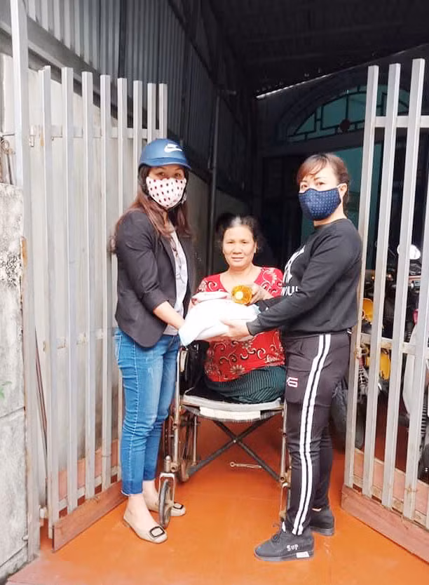 Trong thời gian giãn cách xã hội vì dịch Covid-19, chị Đào Thị Huyền 