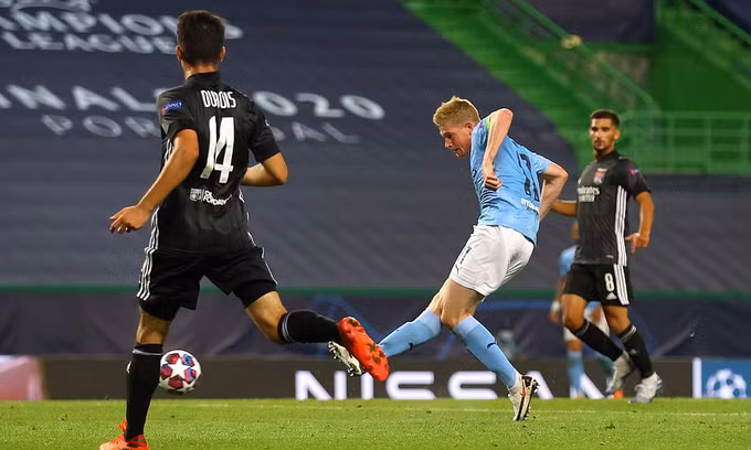 De Bruyne là cái tên duy nhất của Man City chơi đúng phong độ trước Lyon. Anh gỡ hòa 1-1 và có 6 pha dứt điểm về phía khung thành đối phương. Ảnh: UEFA.