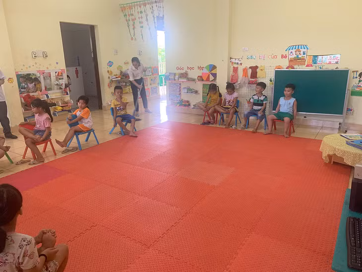 Các bé Trường Mầm non Đồng Rui, xã Đồng Rui, huyện Tiên Yên học trong ngôi trường mới xây.
