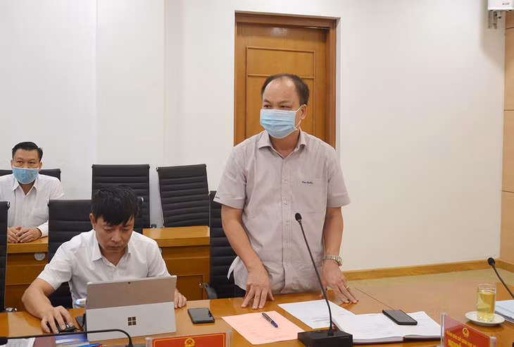 Đồng chí Nguyễn Văn Tuế, Phó GĐ Sở GD&ĐT phát biểu thảo luận tại hội nghị.