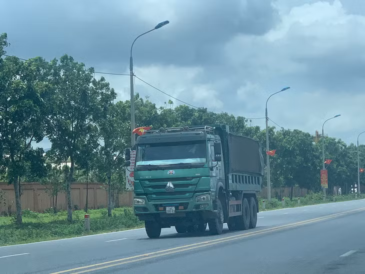 Phương tiện có dấu hiệu cơi nới thành thùng lưu thông trên địa bàn TX Đông Triều.