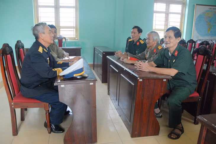 Chi hội CCB khu phố 1, phường Yên Giang (TX Quảng Yên) họp giao ban công tác duy trì tổ tự quản ANTT do CCB làm nòng cốt.