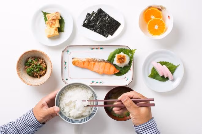 Người Nhật kỹ tính từ cách chọn thực phẩm, nấu ăn, bày biện... sao cho có lợi cho sức khỏe tim mạch nhất.