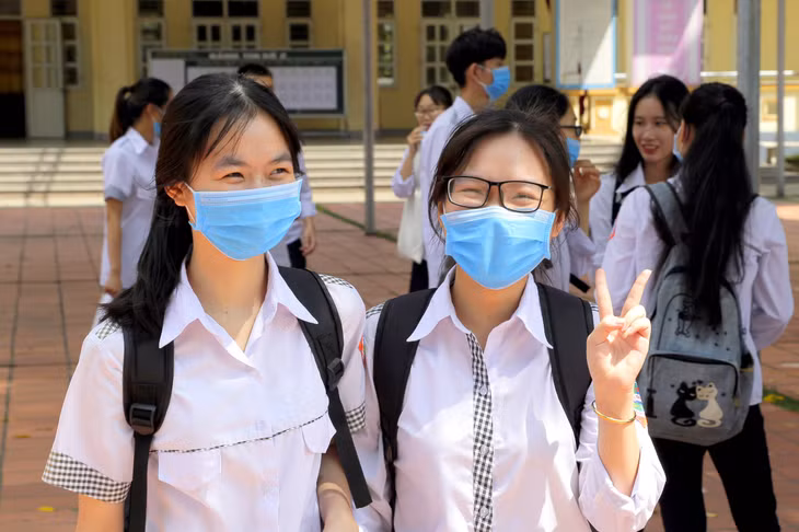 Tâm trạng vui vẻ, phấn khởi của các thí sinh sau khi hoàn thành kỳ thi.