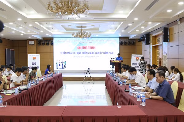 Tỉnh Đoàn tổ chức hoạt động tư vấn mùa thi và định hướng nghề nghiệp 2020 cho học sinh và ĐVTN
