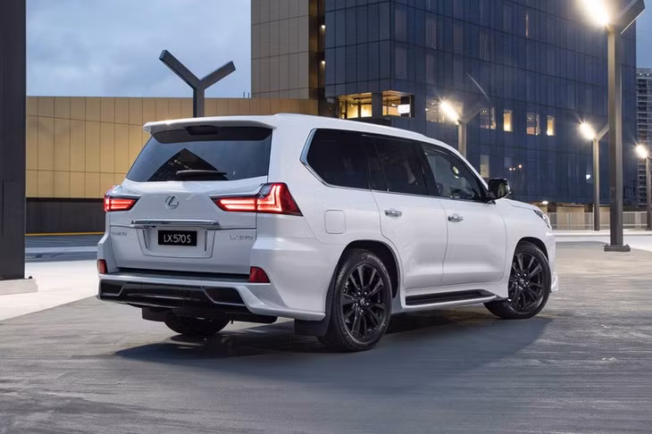 Lexus LX 570 2021 có kích thước dài x rộng x cao tương ứng 5.080 mm x 1.980 mm x 1.865 mm.