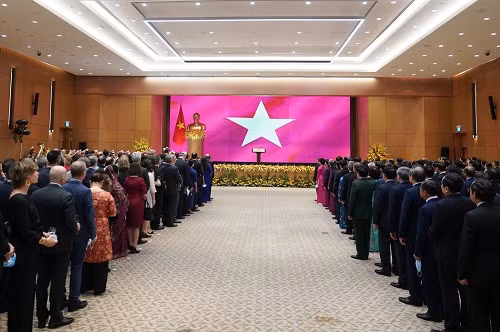 Nghi thức chào cờ tại lễ kỷ niệm. Ảnh: VGP./Quang Hiếu