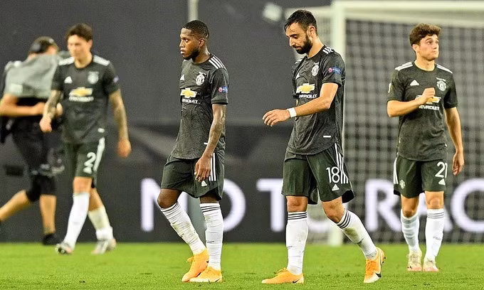 Man Utd rời cuộc chơi vì phung phí cơ hội. Ảnh: Reuters.