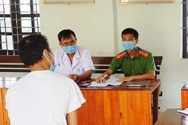 Anh Hà Văn L. làm việc với cơ quan chức năng.