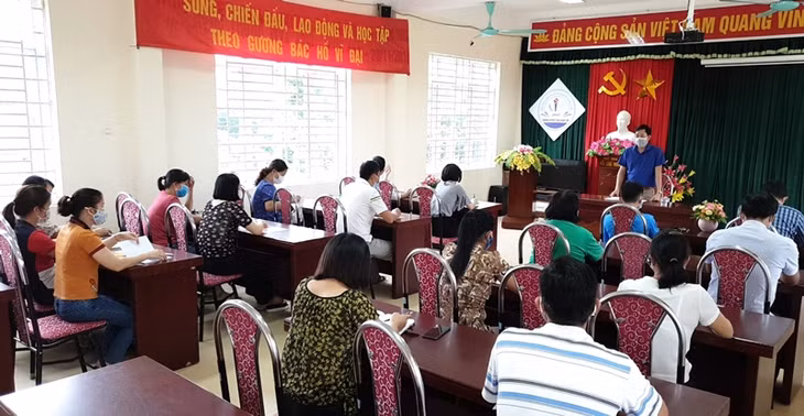 Trường PTDTBT THCS Nam Sơn (Ba Chẽ) họp triển khai nhiệm vụ đầu năm học mới.