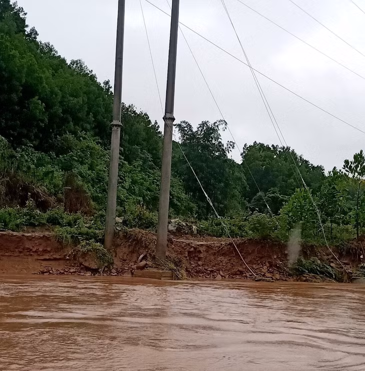 Nước lũ đã cuốn trôi
