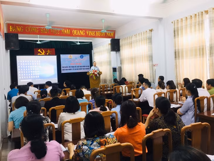 LĐLĐ tỉnh, BHXH tỉnh phối hợp tổ chức hội nghị phổ biến, đối thoại về BHXH với các đơn vị, doanh nghiệp.