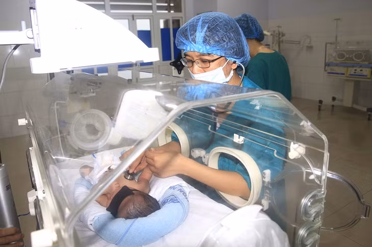 Điều trị cho bệnh nhi đa hồng cầu tại Khoa Nhi, Bệnh viện Bãi Cháy