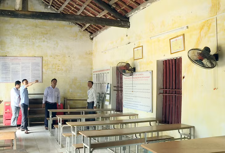 Nhà văn hóa thôn Đồng Mộc, xã Đông Ngũ (Tiên Yên), tình trạng xuống cấp của các NVH cũng tương tự. 