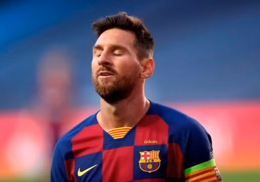  Messi đứng trước ngã 3 đường cho tương lai.