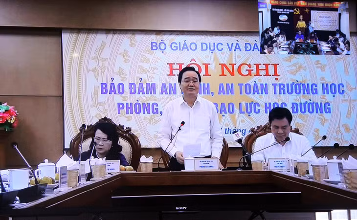 Bộ trưởng Bộ Giáo dục và Đào tạo Phùng Xuân Nhạ