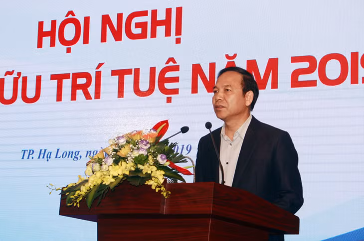 Phó Chủ tịch Thường trực UBND tỉnh Quảng Ninh phát biểu dự Hội nghị.