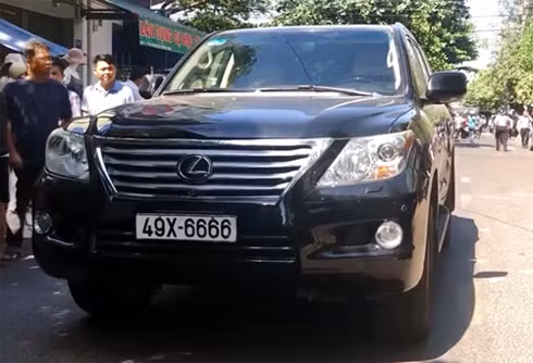  Ô tô gây tai nạn.