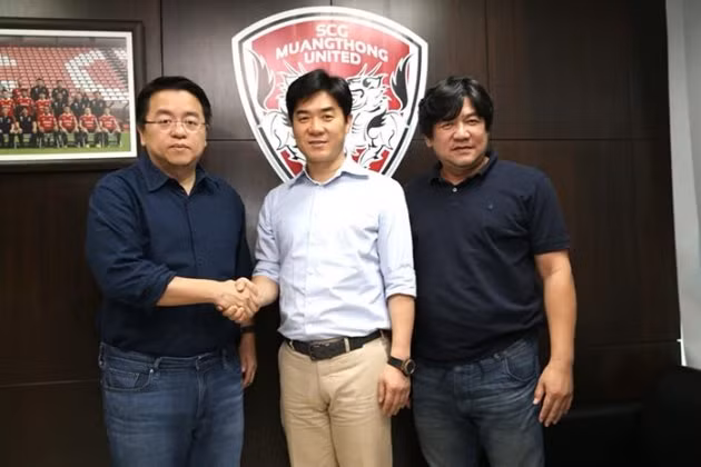  HLV Yoon Jong-hwan sẽ dẫn dắt Muangthong từ vòng 8 Thai-League.