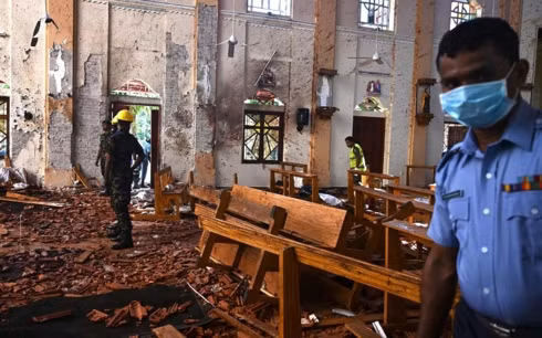 Hiện trường vụ đánh bom nhà thờ Sri Lanka hôm 21/4. Ảnh: CNN