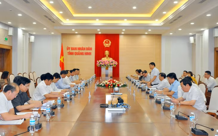 Quang cảnh buổi làm việc.