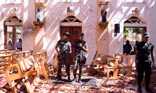 Hiện trường vụ đánh bom tại nhà thờ Thánh Sebastian, Negombo, Sri Lanka hôm 21/4. Ảnh: AFP.
