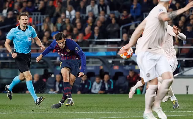  M.U vừa bị Barcelona loại khỏi Champions League.