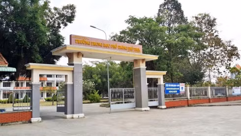  Trường THPT Thủ Thừa- Long An.