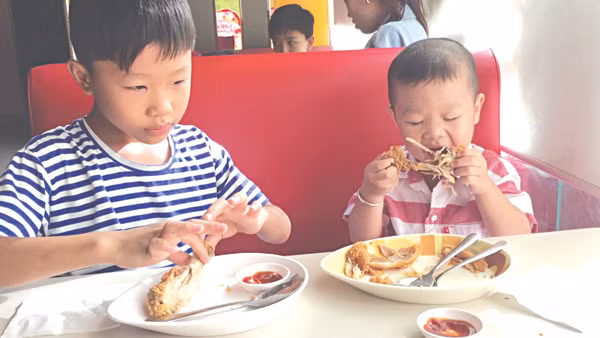 Trẻ em cần tiêu thụ nhiều chất béo hơn