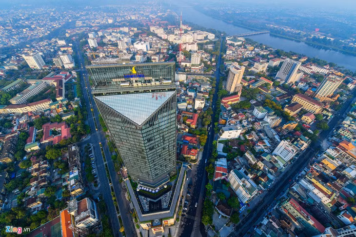  Bờ Nam thành phố hiện lên trái ngược hẳn với bờ Bắc với di sản Hoàng thành.