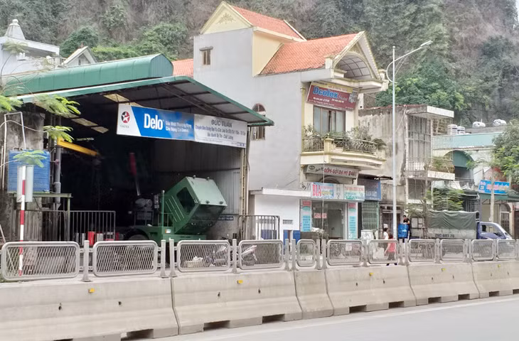 Một cơ sở sửa chữa ô tô trên địa bàn phường Quang Hanh cần di dời ra khỏi khu dân cư