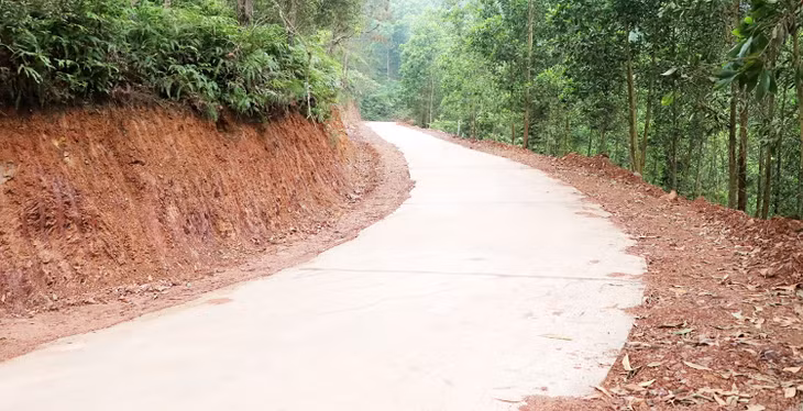 Năm 2018, Nà Sau được đầu tư tuyến đường giao thông với giá trị đầu tư 4,5 tỷ đồng