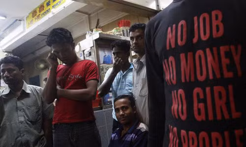 Người lao động&nbsp;Bangladesh tại một quán cafe ở khu Little India ở Singapore. Ảnh: Reuters.&nbsp;